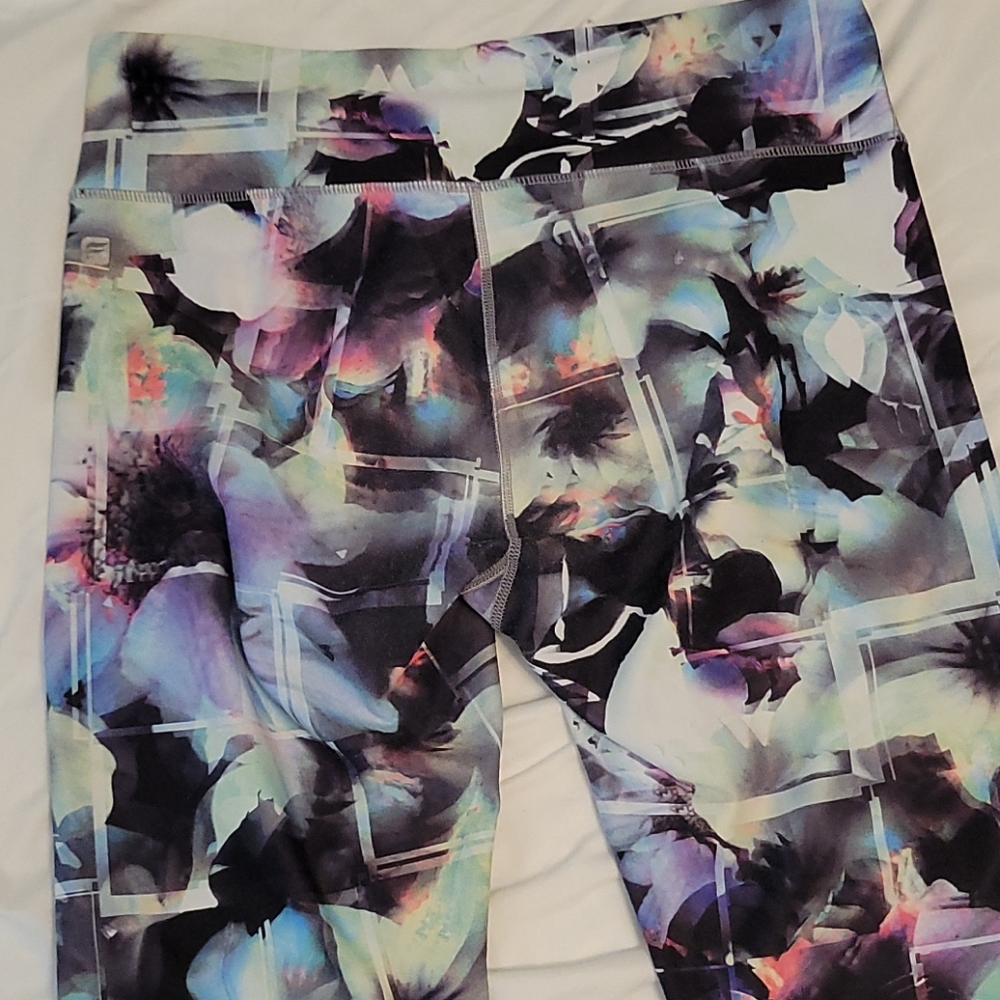 Fabletics Multicolor Capri Med - Picture 3 of 5